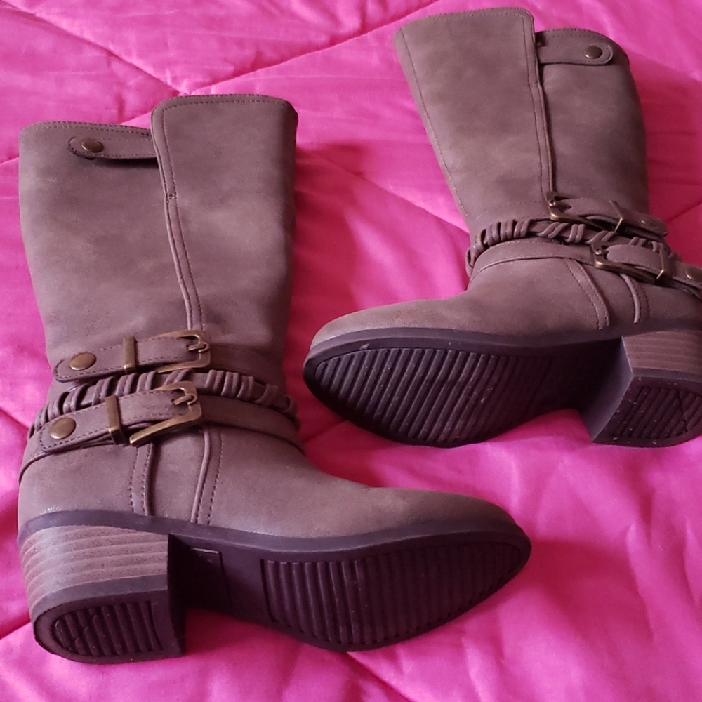 Fashionable boots in brown